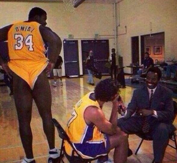 斯玛特命中8记三分，追平湖人队史替补球员三分球记录（斯玛特投进8记三分，平湖人队史替补三分命中纪录）