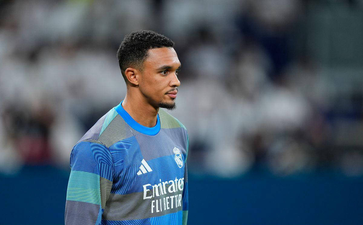 利桑德罗有望火线复出，或进入曼联对阵埃弗顿名单（利桑德罗有望提前回归，或入选曼联战埃弗顿大名单）