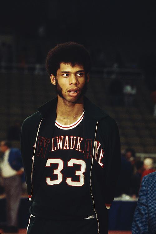 欧冠战报：库杜斯、西蒙斯点射，热刺3-0布拉格斯拉维亚（欧冠快讯：库杜斯、西蒙斯点球破门，热刺3-0完胜布拉格斯拉维亚）